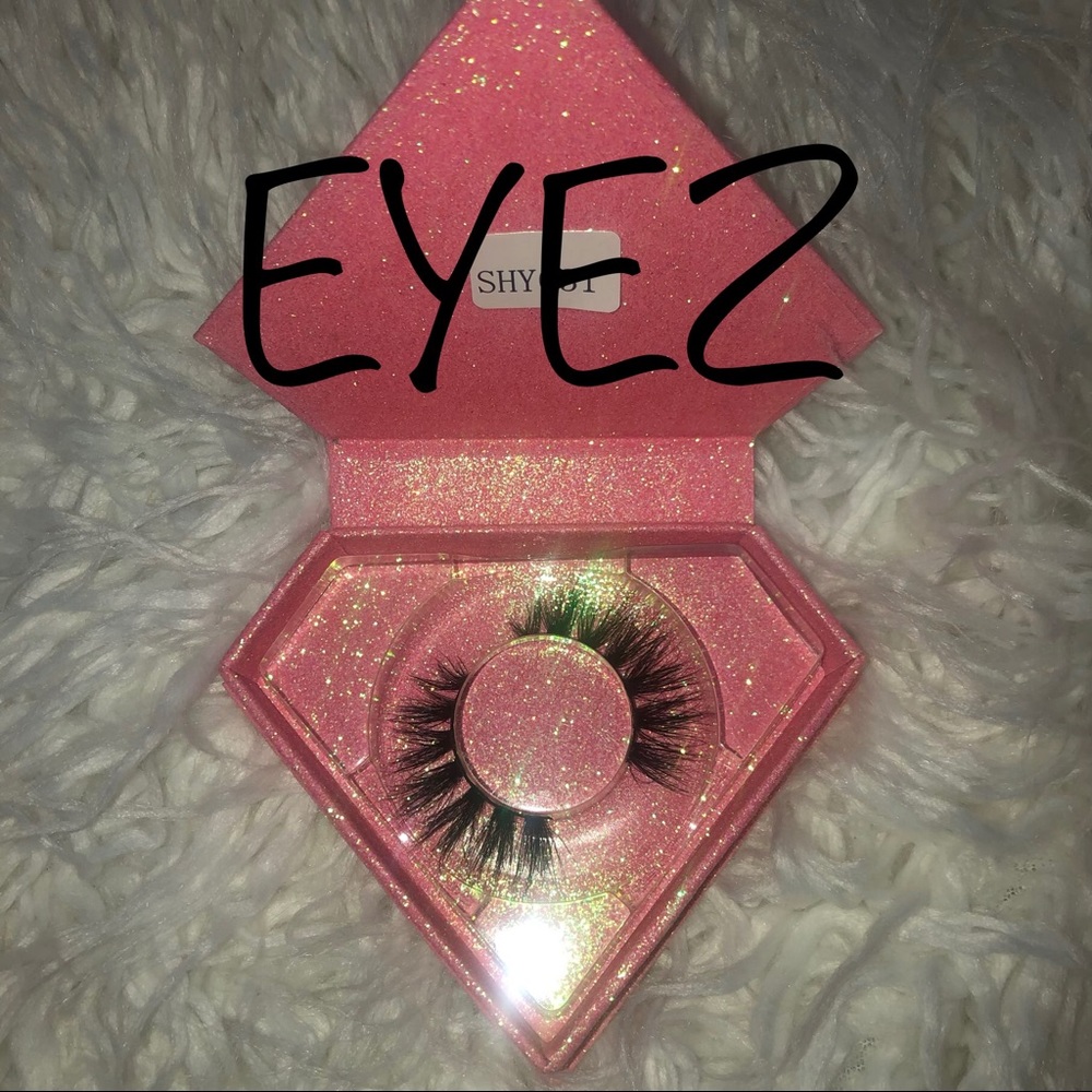 “EYEZ” MINK EYELASHES